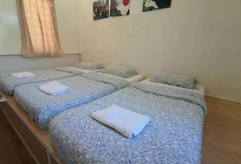 اتاق استاندارد سه تخته با سرویس بهداشتی مشترک, Moonriver Lodge