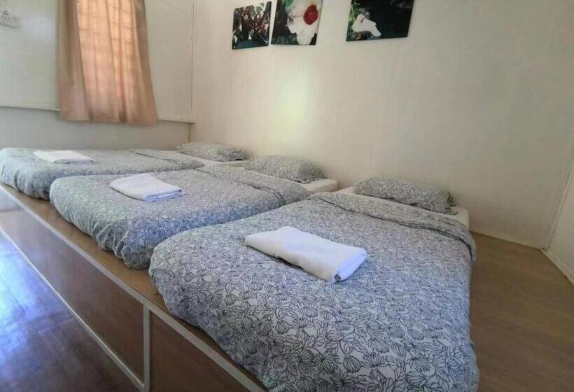 חדר סטנדרט לשלושה עם חדר אמבטיה משוף, Moonriver Lodge