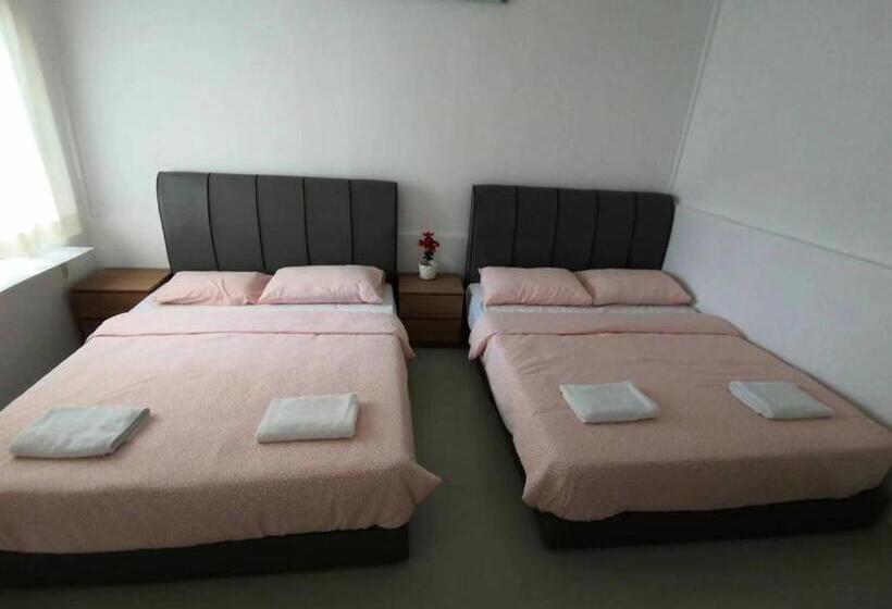 اتاق خانوادگی با سرویس بهداشتی مشترک, Moonriver Lodge