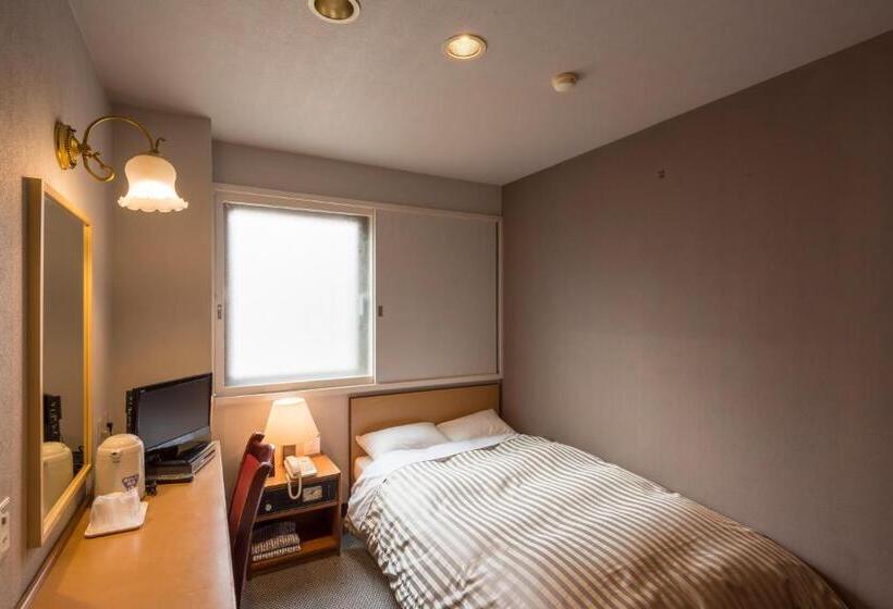 Economy Yhden Hengen Huone, Oka