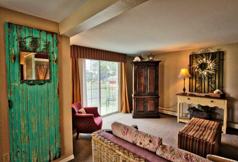 سوییت لوکس, Sandy Cove Inn