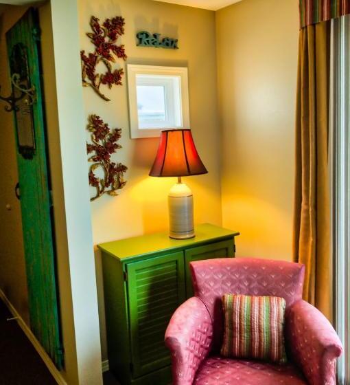 سوییت لوکس, Sandy Cove Inn