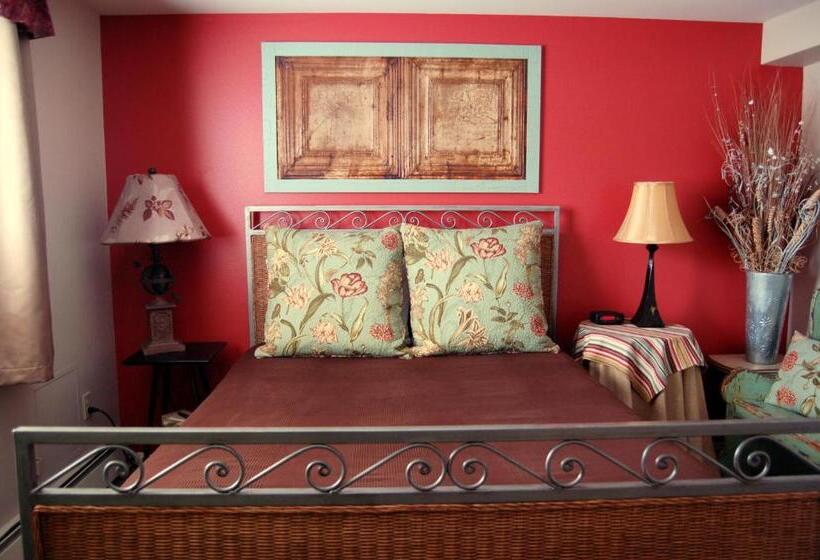 سوییت لوکس, Sandy Cove Inn