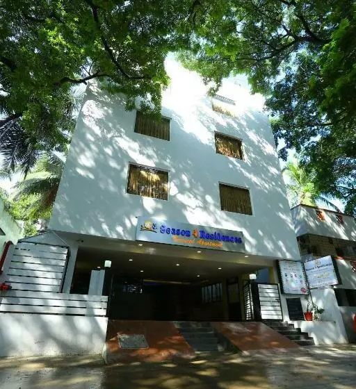 اتاق لوکس, Season 4 Residences  Thiruvanmiyur Near Tidel Park Apollo Proton Cancer Center And Iit Madras Resear