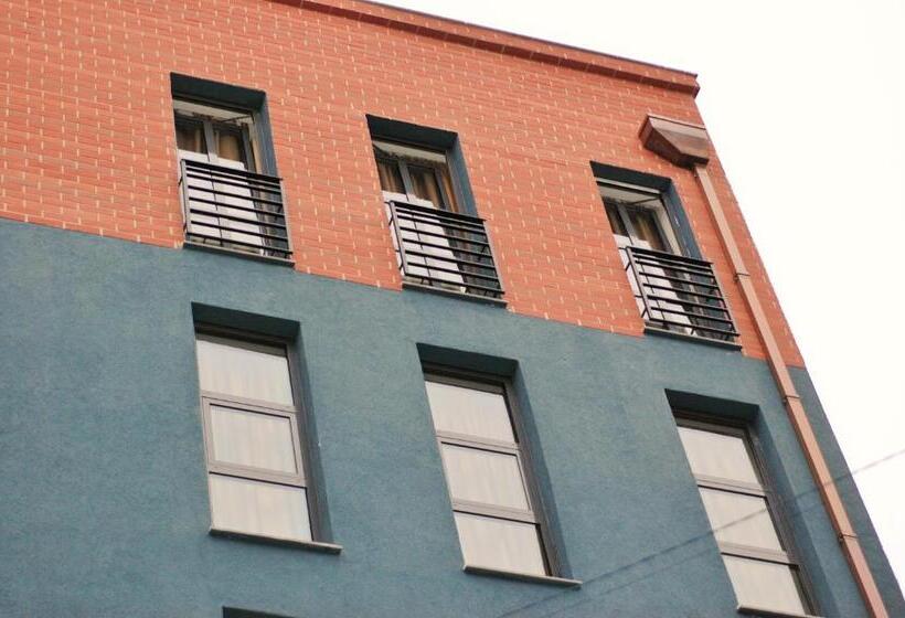 سوییت جونیور با چشم‌انداز دریا, Vavien