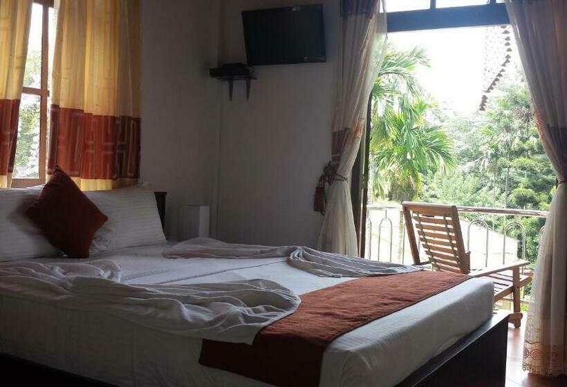 חדר דלוקס עם מרפסת, Vino Villa Tourists & Local Accommodations   24 Hrs