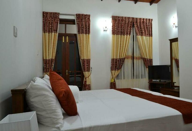 Quarto Triplo Deluxe, Vino Villa Tourists & Local Accommodations   24 Hrs