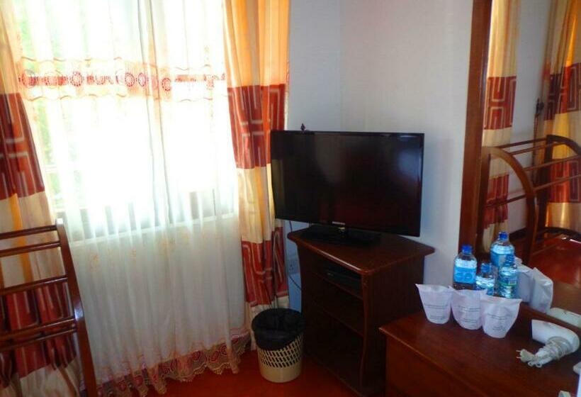 Quarto Triplo Deluxe, Vino Villa Tourists & Local Accommodations   24 Hrs