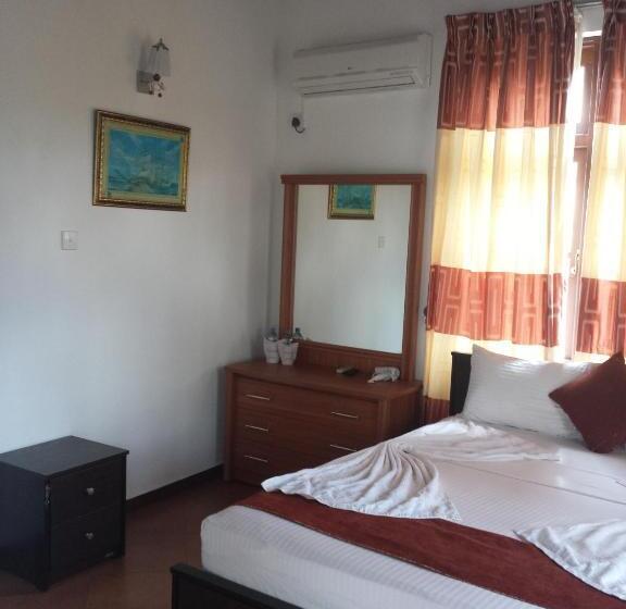 Quarto Deluxe com Sacada, Vino Villa Tourists & Local Accommodations   24 Hrs