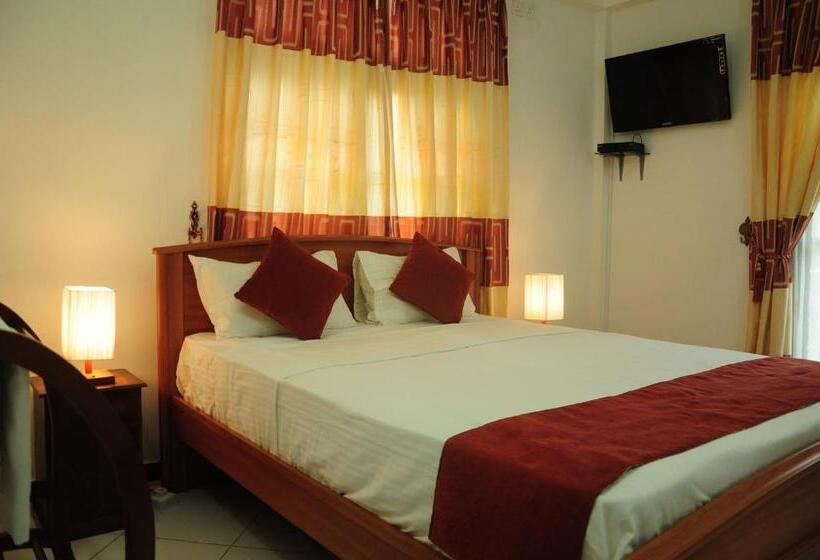 חדר דלוקס עם מרפסת, Vino Villa Tourists & Local Accommodations   24 Hrs