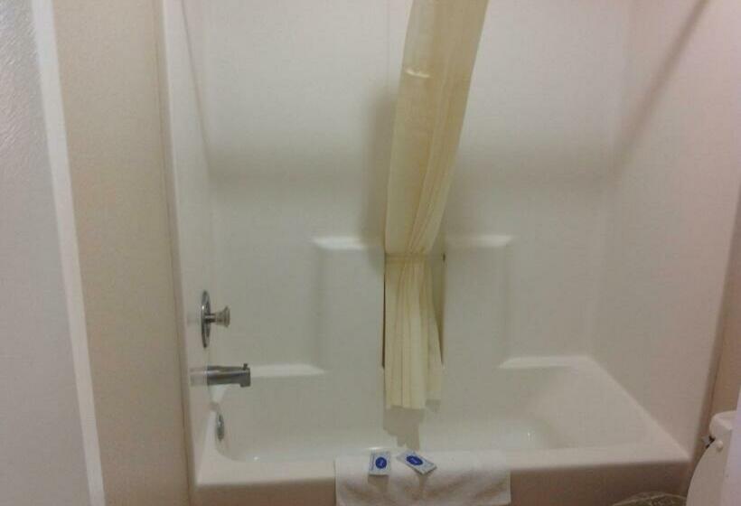 חדר סטנדרט עם מיטת קינג, Deluxe Inn Airport