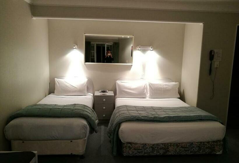 Апартаменты 2 Спальни, Phoenix Thermal Resort  Taupo