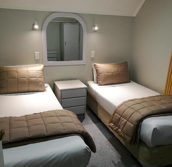 Апартаменты 2 Спальни, Phoenix Thermal Resort  Taupo