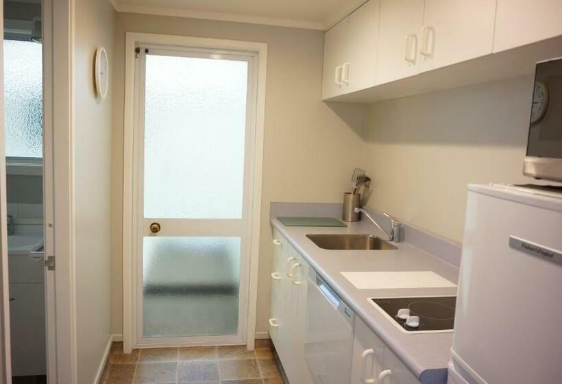 スタンダードスタジオ, Phoenix Thermal Resort  Taupo