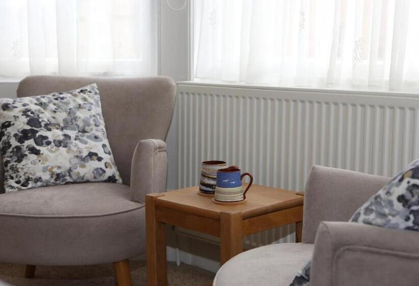 غرفة قياسية سرير كينج, The Waves