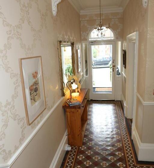 غرفة قياسية سرير كينج, The Waves