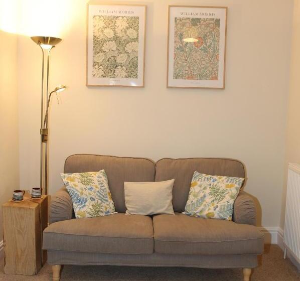 غرفة قياسية سرير كينج, The Waves