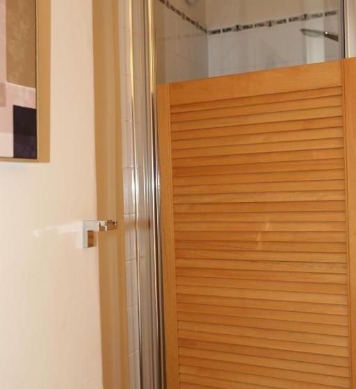 غرفة قياسية, The Waves