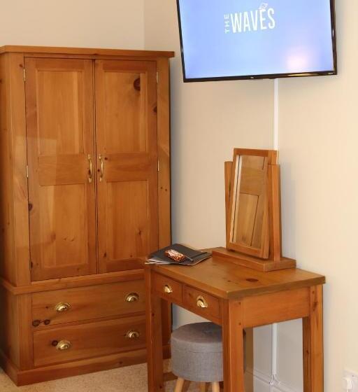 غرفة قياسية سرير كينج, The Waves