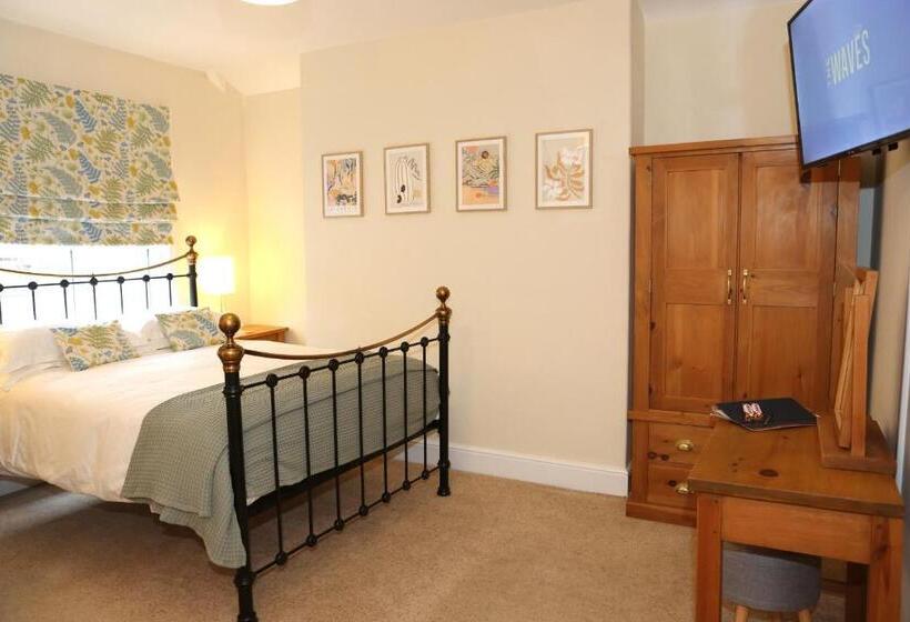 غرفة قياسية سرير كينج, The Waves