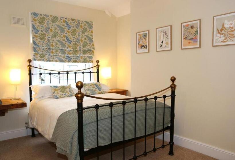 غرفة قياسية سرير كينج, The Waves