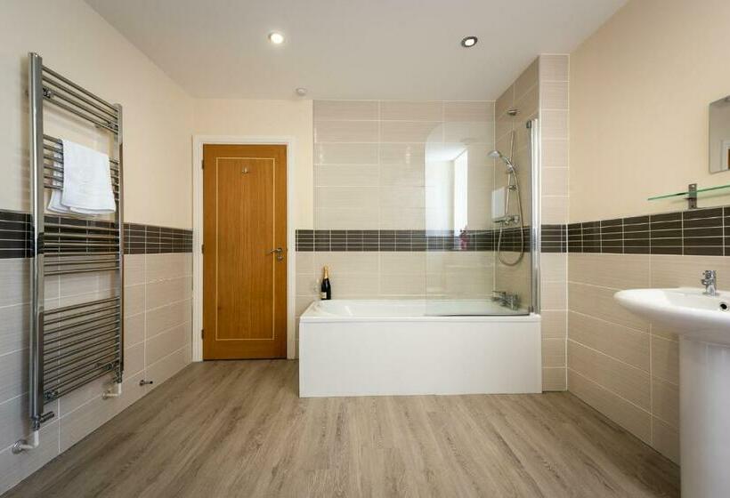 Апартаменты 2 Спальни, Waterview Deluxe Apartments