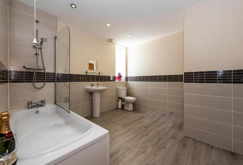 Апартаменты 1 Спальня, Waterview Deluxe Apartments