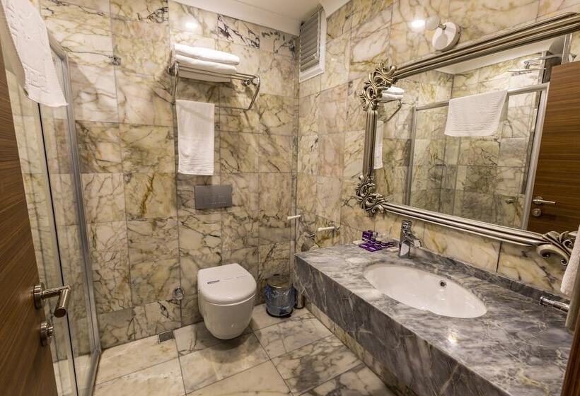 اتاق لوکس با چشمانداز دریا, Andalouse Suite