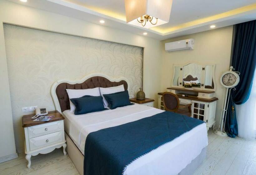 سوییت جونیور با بالکن, Andalouse Suite