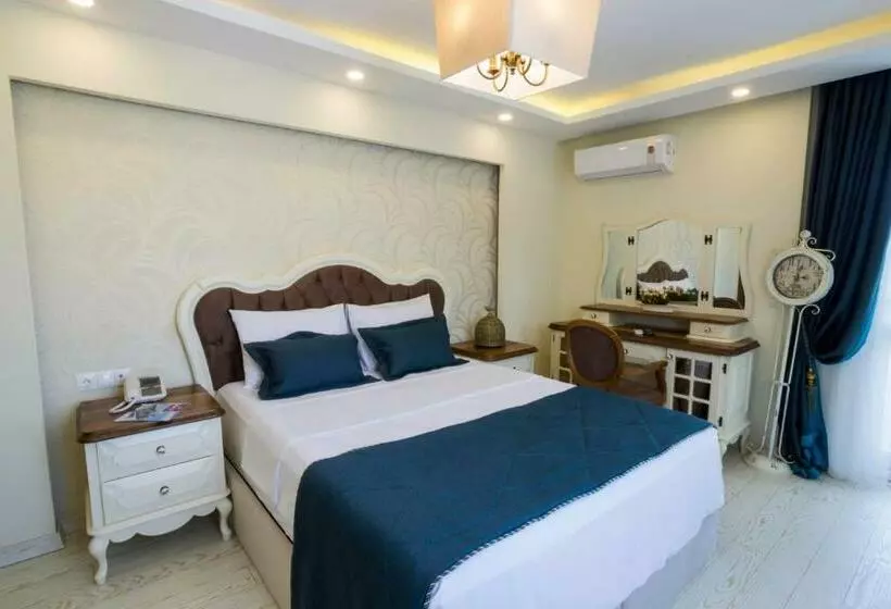 سوییت جونیور با بالکن, Andalouse Suite