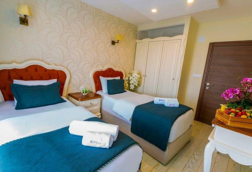 سوییت جونیور با بالکن, Andalouse Suite