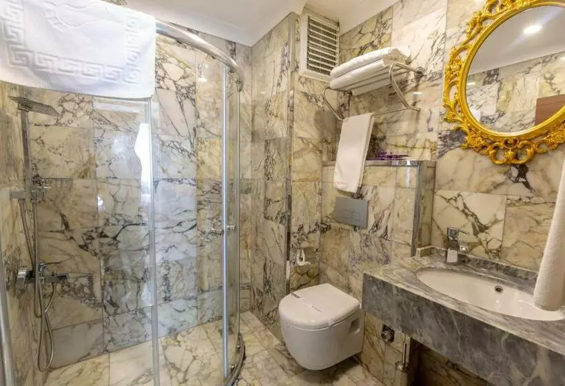 اتاق لوکس با چشم‌انداز دریا, Andalouse Suite