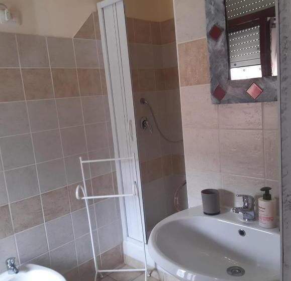 스탠다드 트리플 룸, B&b Jamba Self Ceck In