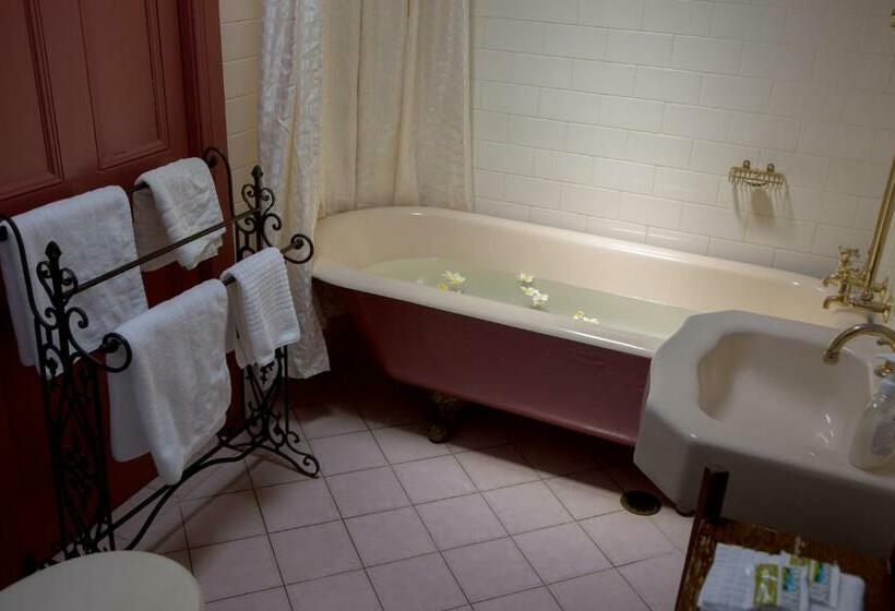 סוויטה דלוקס, Maddies Of Bolwarra