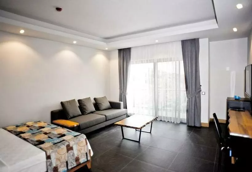 اتاق لوکس با چشم‌انداز دریا, Degirmenburnu Residence