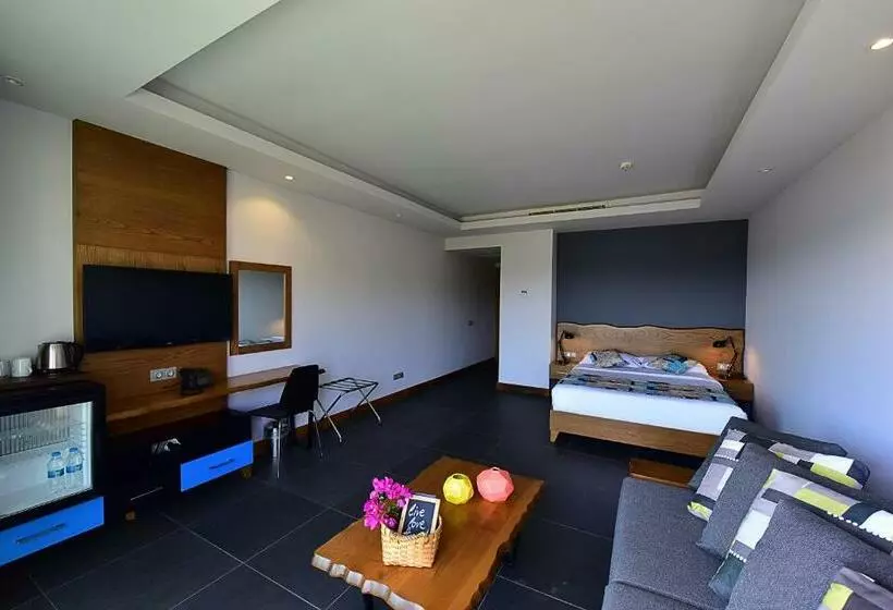 اتاق لوکس با چشم‌انداز دریا, Degirmenburnu Residence