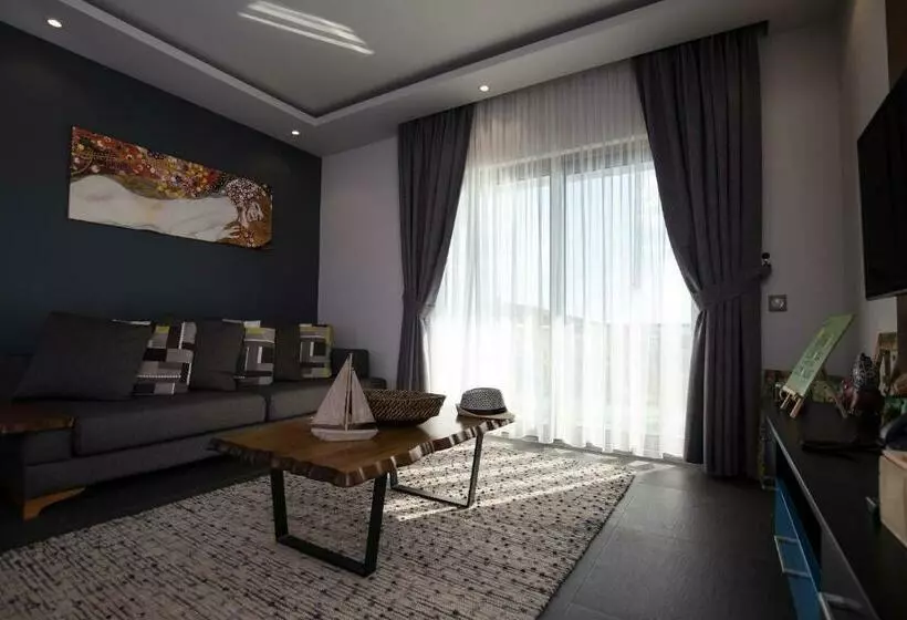 آپارتمان 2 خوابه با چشم‌انداز دریا, Degirmenburnu Residence