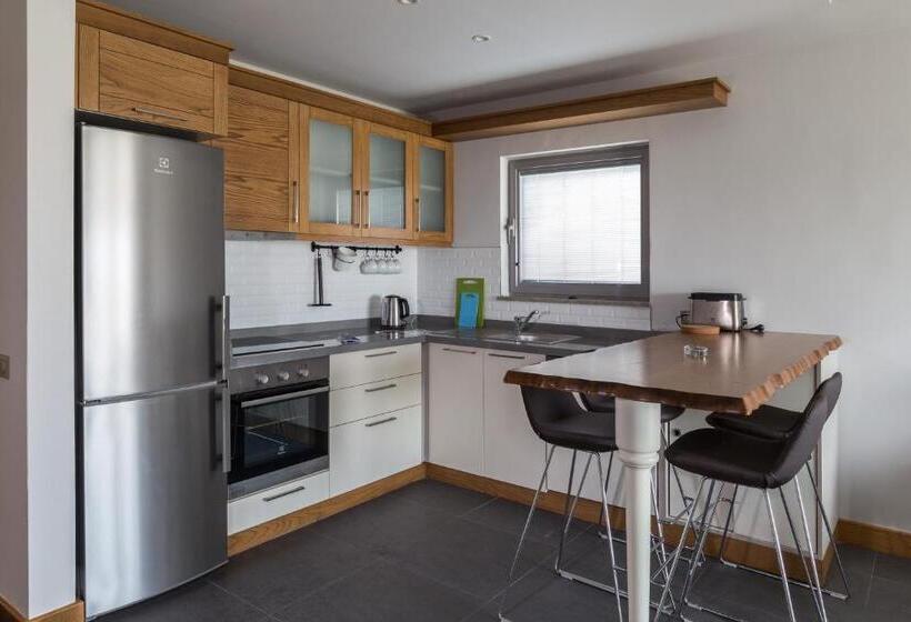 דירת חדר נוף לים, Degirmenburnu Residence