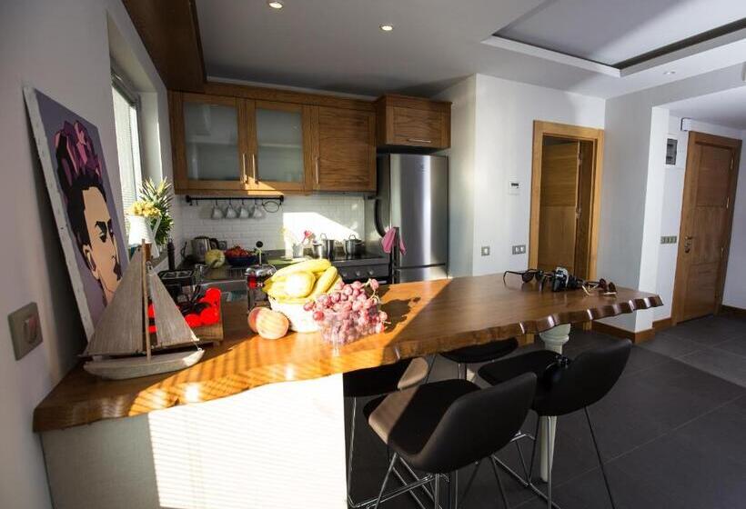 דירת חדר נוף לים, Degirmenburnu Residence