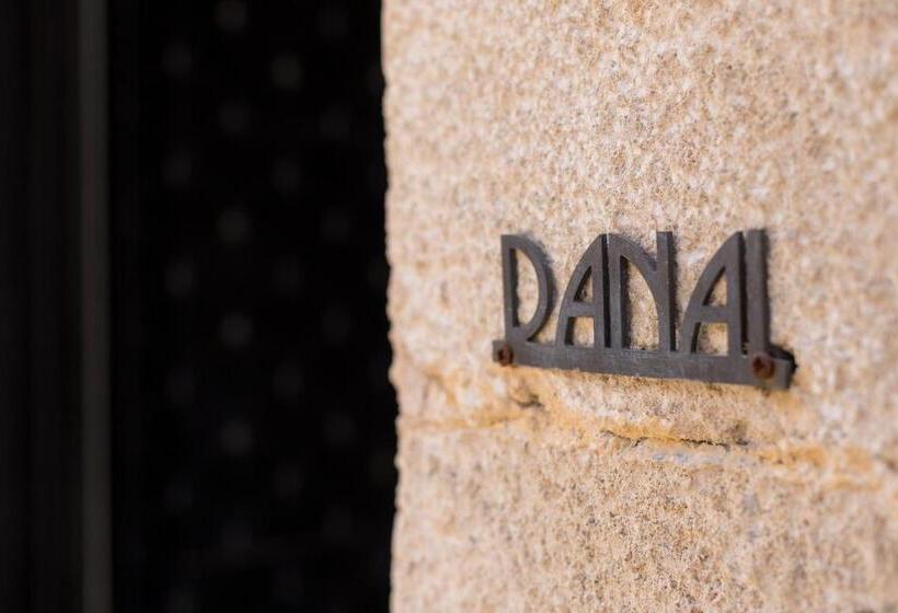 סוויטה עם מרפסת, Allegory Boutique