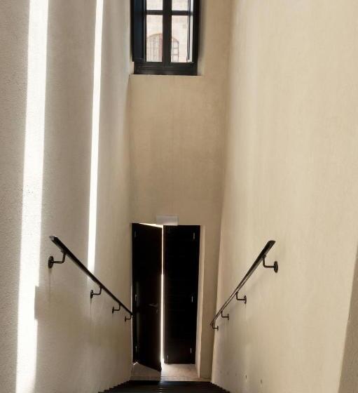 סוויטת ג'וניור, Allegory Boutique