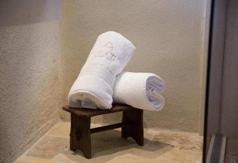 סוויטת ג'וניור, Allegory Boutique