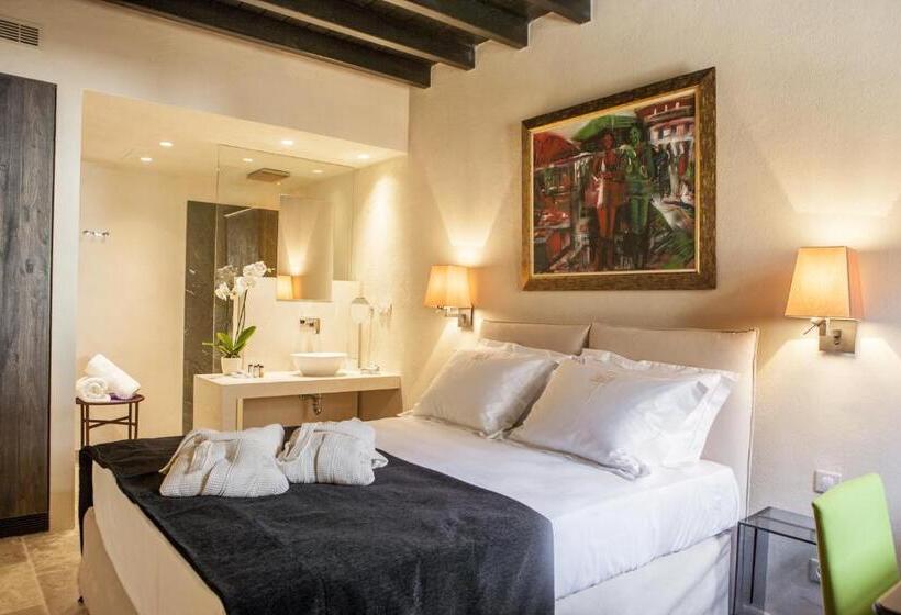 סוויטה עם מרפסת, Allegory Boutique