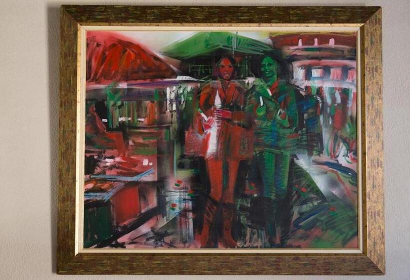 סוויטה עם מרפסת, Allegory Boutique