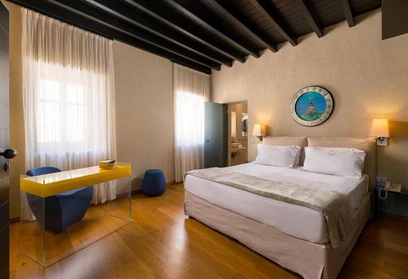 סוויטת ג'וניור, Allegory Boutique