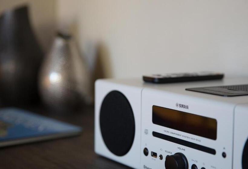 小型套房, Allegory Boutique