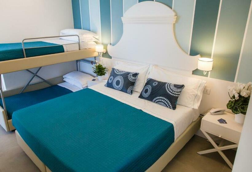 Четырехместный Номер Стандарт, Ambassador