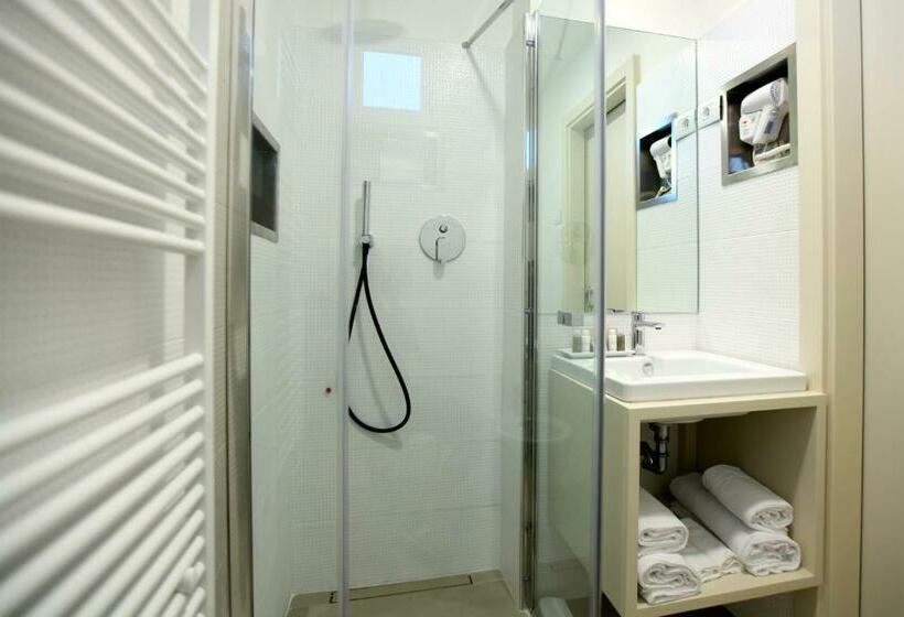 Номер Стандарт, Ambassador