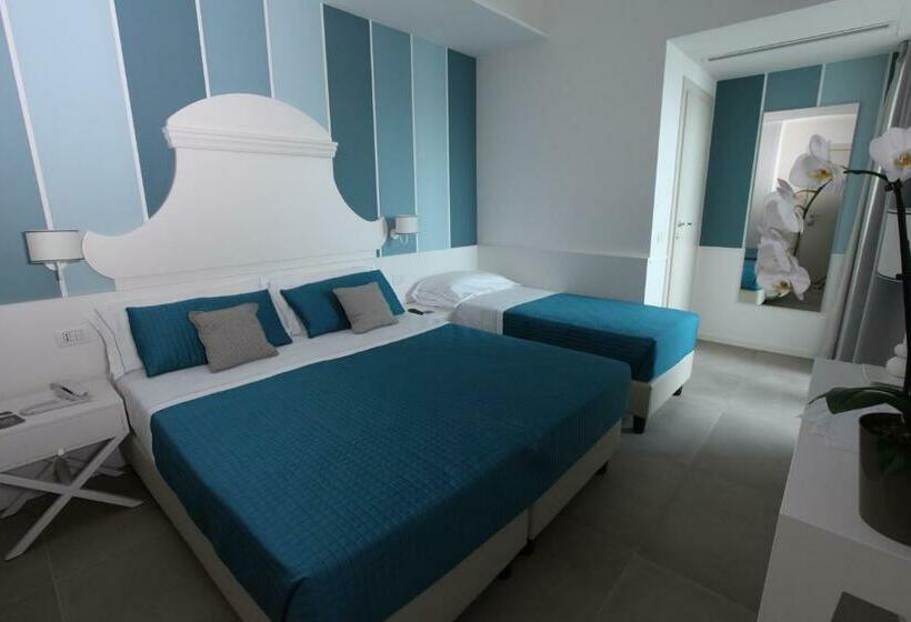 Четырехместный Номер Стандарт, Ambassador