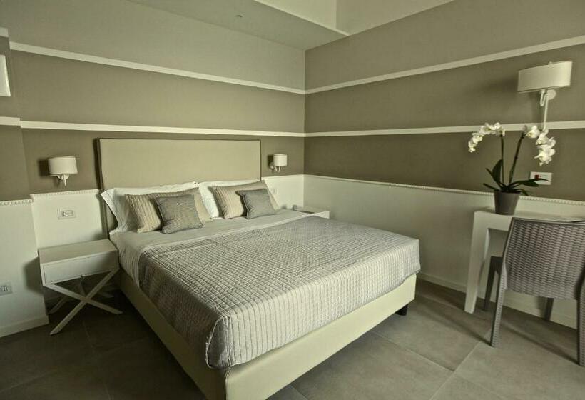 Номер Стандарт, Ambassador